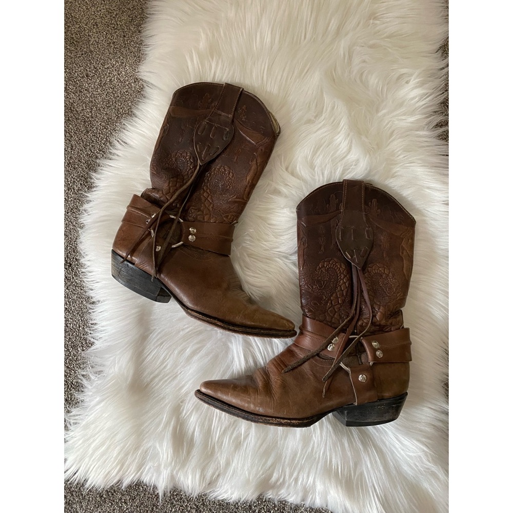 Chic Brown Heeled Boots for Stylish Outings